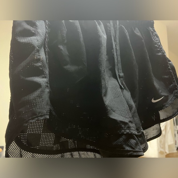 NIKE Women’s Dri-fit Checkered Mesh Running Shorts - Picture 2 of 7